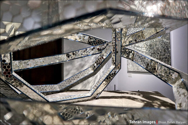 هندسه‌گراترین زن معاصر ایران؛ منیر فرمانفرمائیان و جادوی آینه‌ای سنت در قلب مدرنیسم