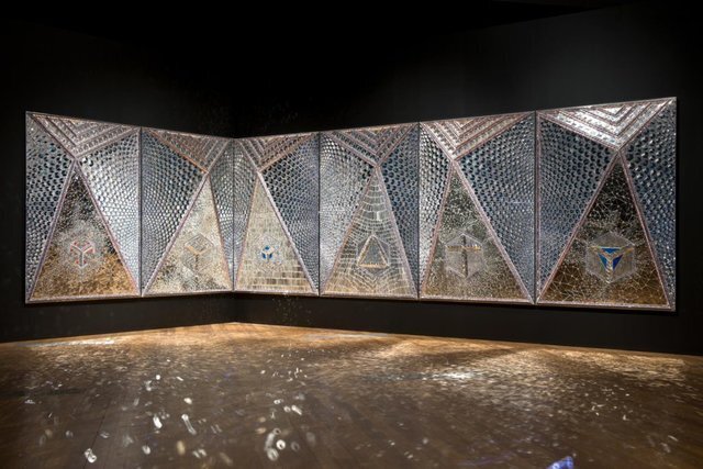 هندسه‌گراترین زن معاصر ایران؛ منیر فرمانفرمائیان و جادوی آینه‌ای سنت در قلب مدرنیسم