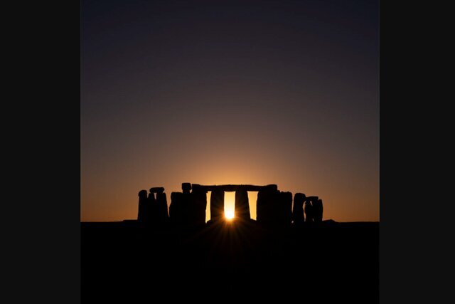 عکس روز ناسا از غروب خورشید بر فراز سازه‌های پیشاتاریخی