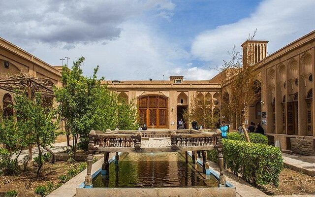 مرمت خانه تاریخی لاریها دریزد/توقف بازدید گردشگران تا پایان ماه جاری