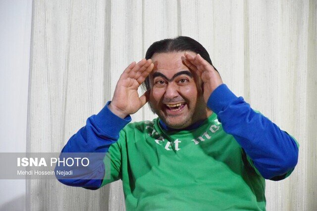 نمایش کمدی «سمیه با من است» در آستارا به روی صحنه رفت