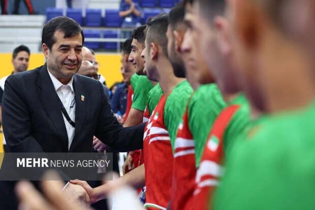 مذاکرات طولانی در مورد تیم ملی فوتبال داشتیم/ از فیفا خواستیم ورود کند