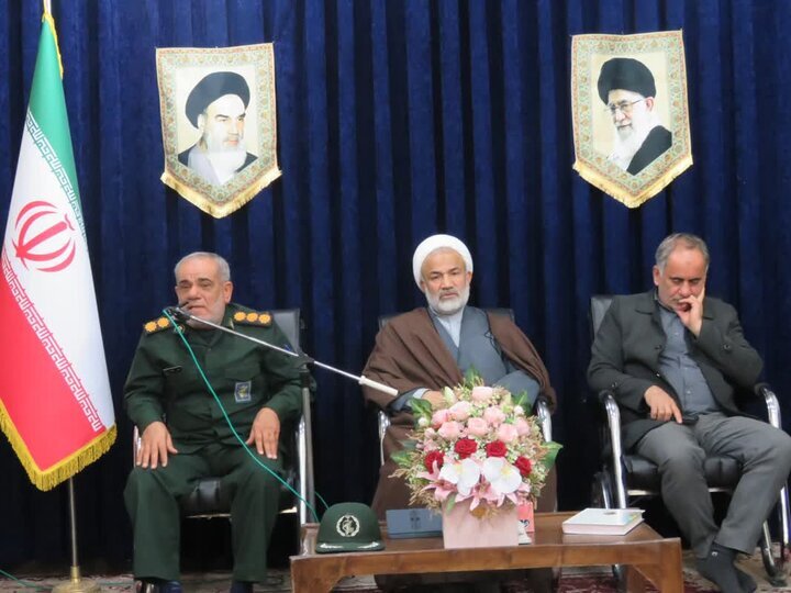 امام جمعه دشتستان: کمال در مدیریت زندگی و صبر جلوهگر میشود
