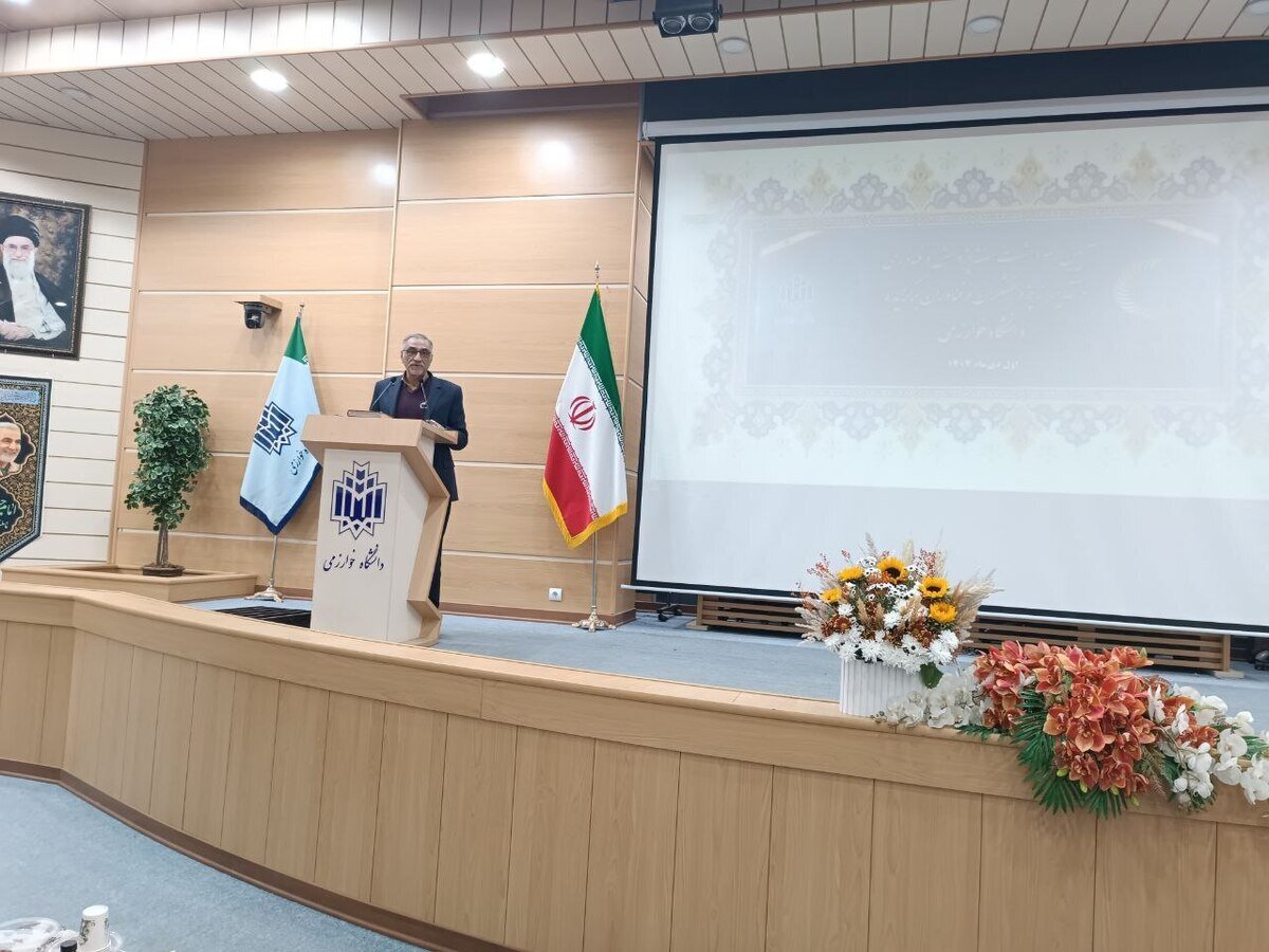 رئیس دانشگاهِ نسل سوم باید مذاکرهکننده حرفهای با جامعه باشد