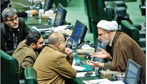 تلاش تندروها برای قلب واقعیت