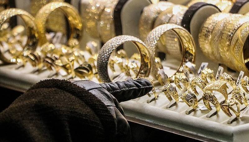 فعال بازار طلا: عروس و دامادها هم به زور حلقه میخرند؛ طلا خریدار ندارد