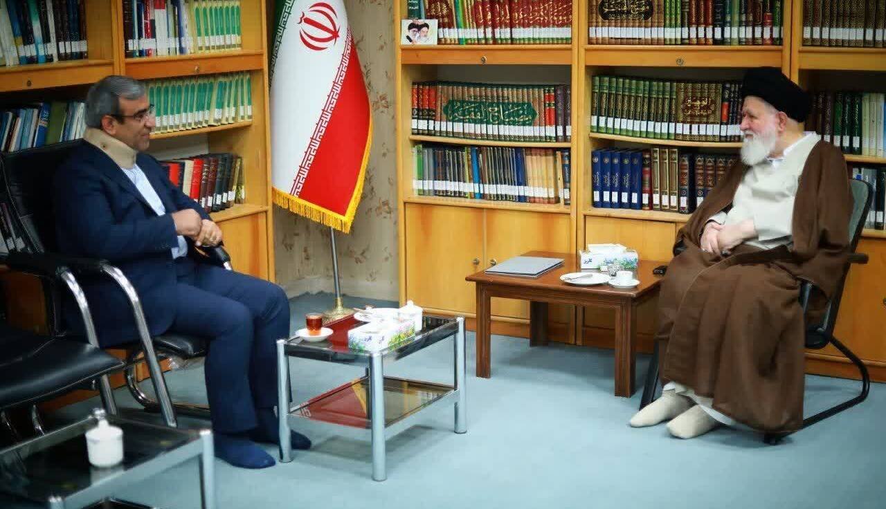 آیت الله علم الهدی: طرح مسائل حاشیه‌ای عامل دوقطبی شدن جامعه است