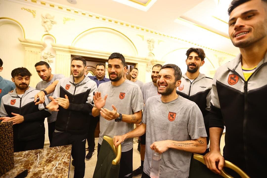 جشن تولد آقا جلال در اردوی مسی‌ها