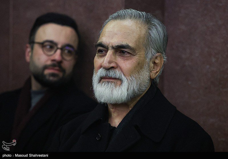 ظاهر جدید حسین فریدون در حاشیه یک مراسم ختم