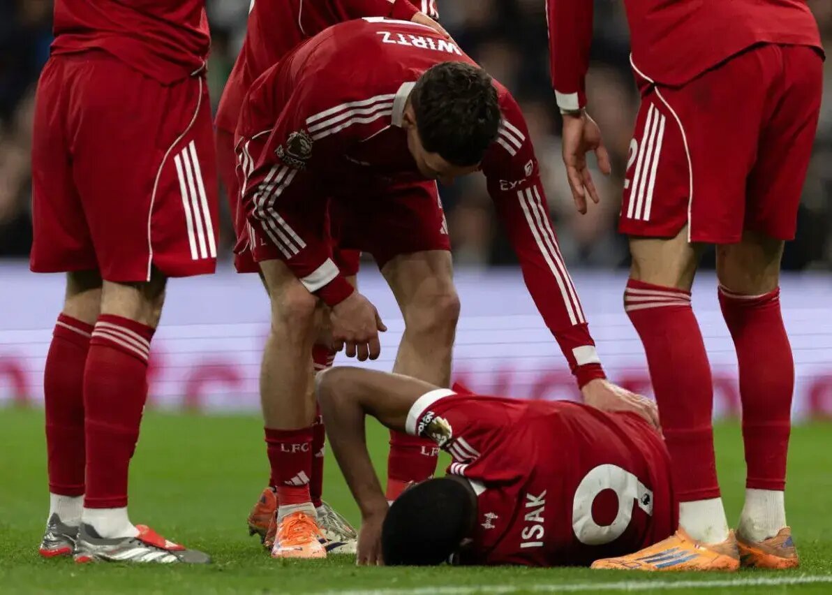 اعتراض اشلوت؛ با بیرحمی پای ایساک را زدند!