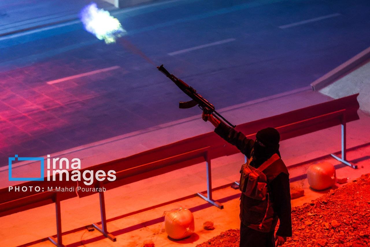 نمایش تبیینی «راهبندان»