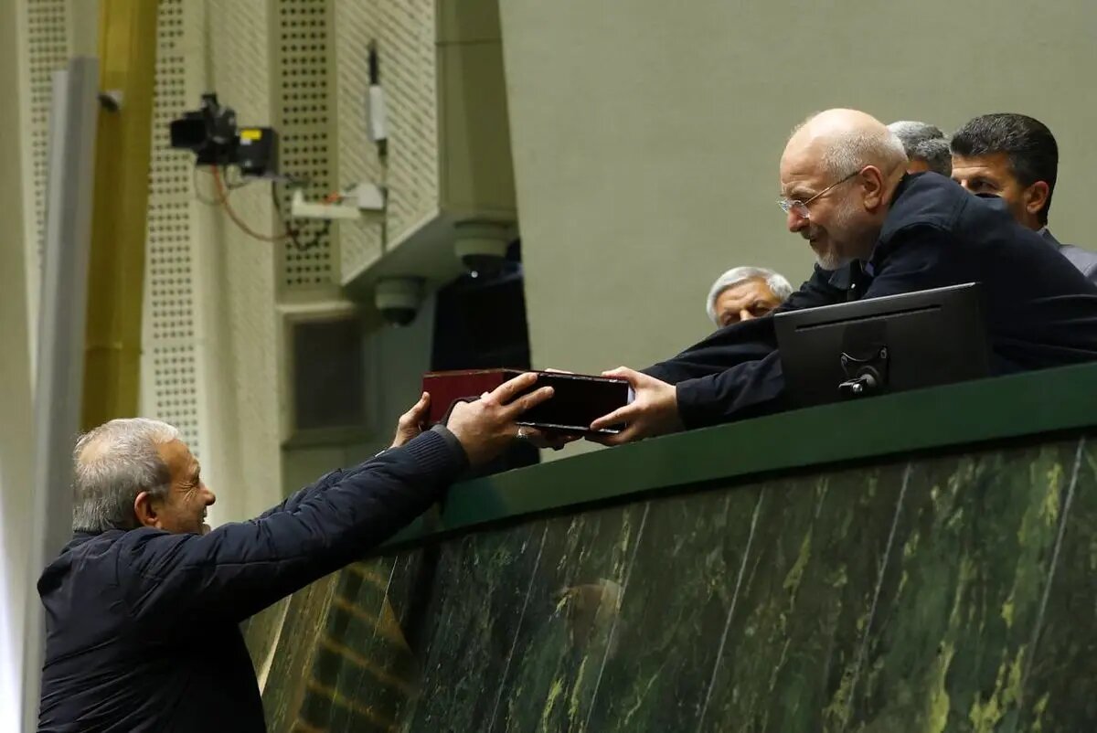 تقدیم لایحه بودجه ۱۴۰۵ کل کشور به رئیس مجلس