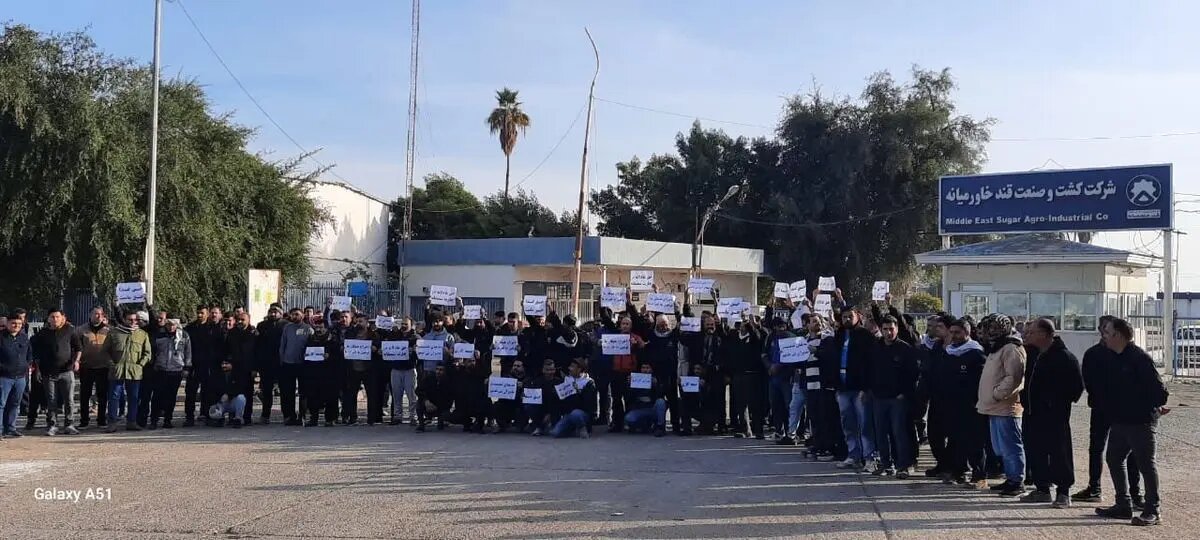 دومین روز از تجمع کارگران کشت و صنعت قند خاورمیانه/  اعتراض به وضعیت سه کارگر اخراجی