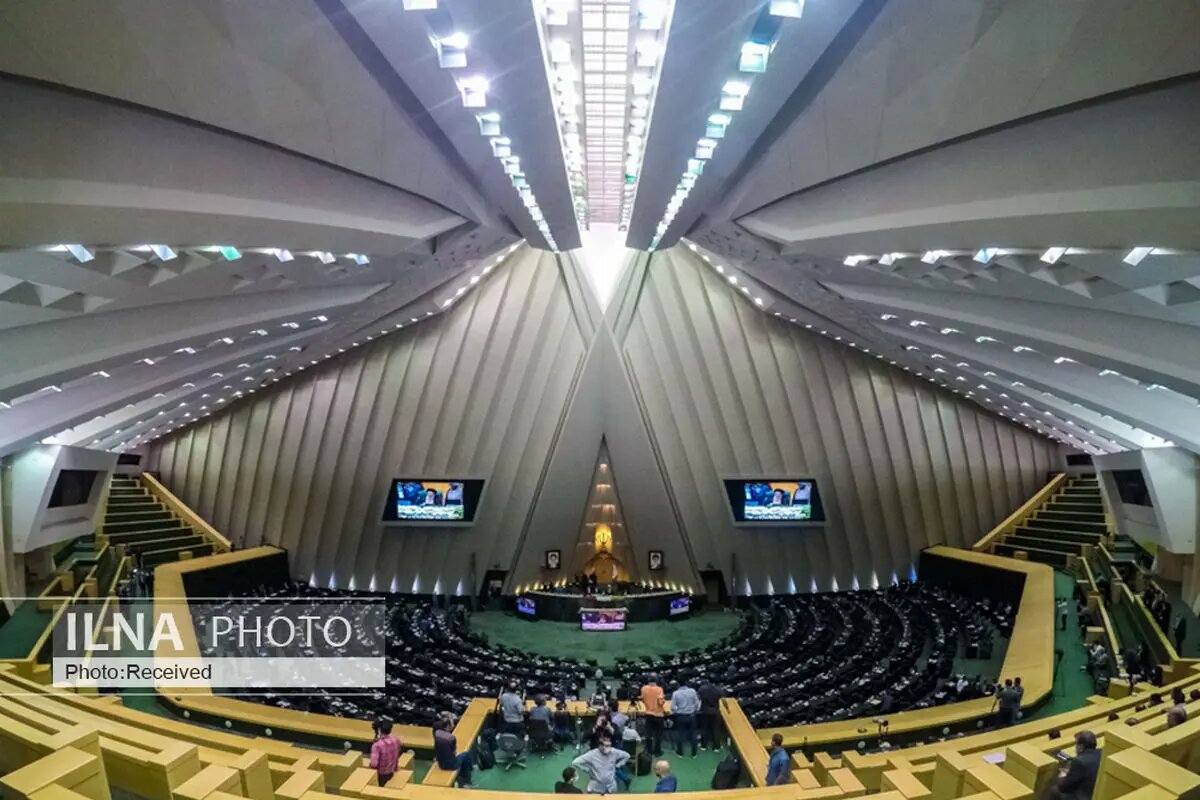 جزئیات نشست غیرعلنی امروز مجلس/ تشکیل کمیته ۵ نفره بین دولت و مجلس/ اصلاحات لازم برای واقعی شدن افزایش حقوق‌ها انجام می‌شود