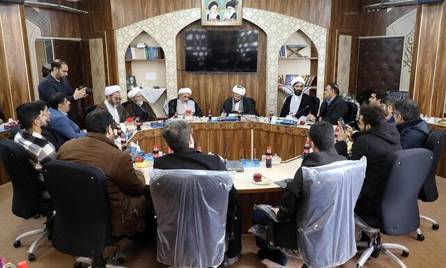 نقطه مشترک حوزه و دانشگاه به علوم انسانی ختم میشود