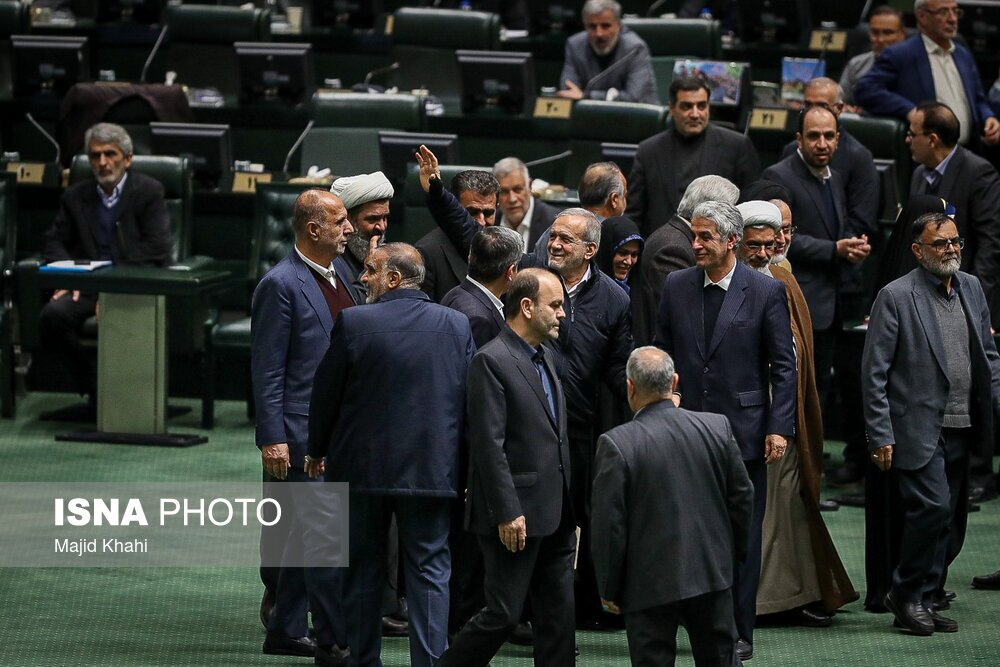 خلاصه اخبار ۲دی مجلس؛ حضور پزشکیان و تیم اقتصادی دولت/تقدیم لایحه بودجه ۱۴۰۵