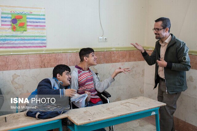 بازگشت ۹۸ کودک بازمانده از تحصیل به مدارس استثنایی البرز