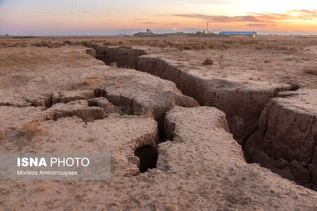 با پدیده فرونشست در بسیاری از نقاط کشور روبه رو هستیم
