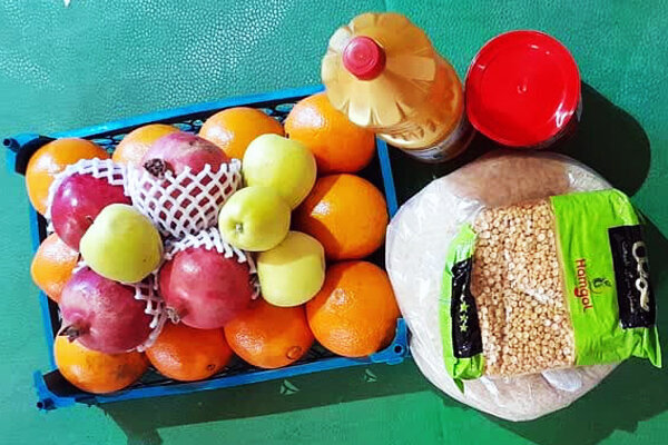 توزیع بیش از هزار بسته یلدایی رضوی میان خانوادههای کمبضاعت فارس