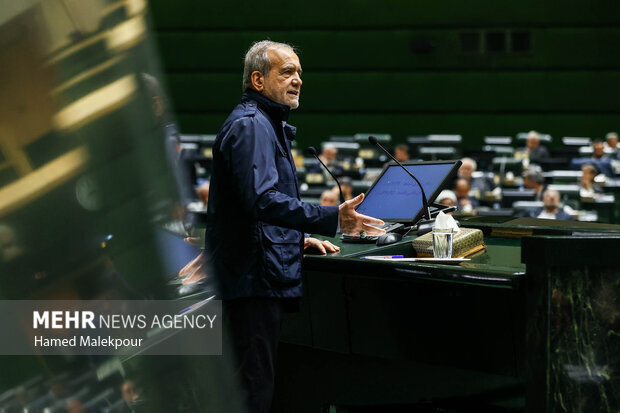 رئیسجمهور لایحه بودجه ۱۴۰۵ را تقدیم مجلس کرد
