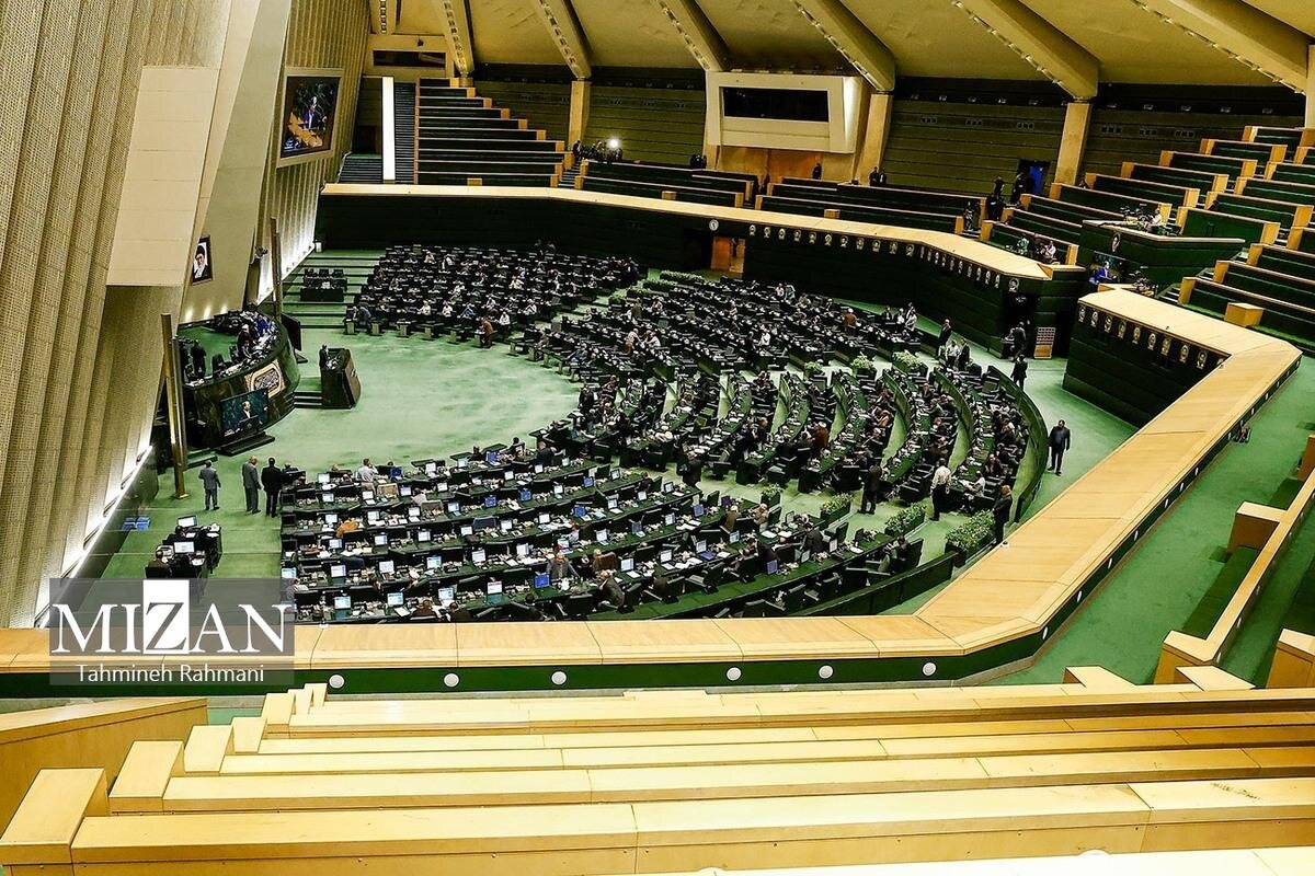 آنچه در جلسه غیرعلنی نمایندگان مجلس با اعضای اقتصادی دولت گذشت/ ۱۷ مأموریت مورد اجماع سران قوا برای بهبود وضعیت موجود پیگیری می‌شود