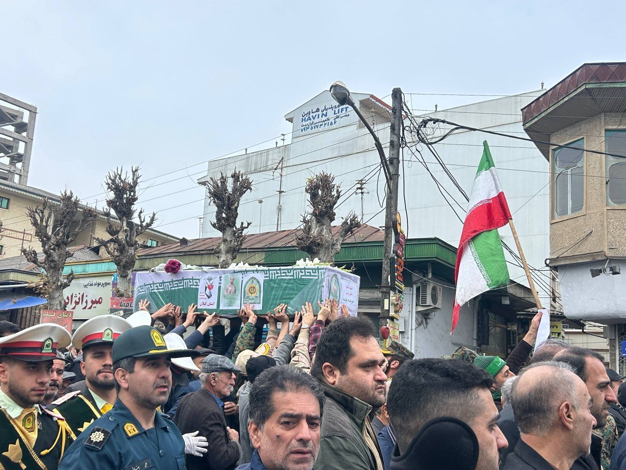 پیکر شهید مرزبانی «امیرحسام جوینده» در صومعهسرا تشییع و به خاک سپرده شد
