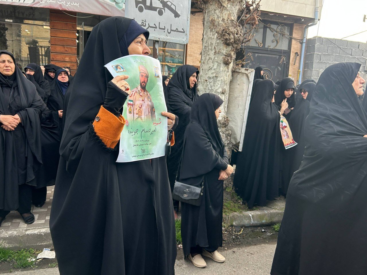 پیکر شهید مرزبانی «امیرحسام جوینده» در صومعهسرا تشییع و به خاک سپرده شد