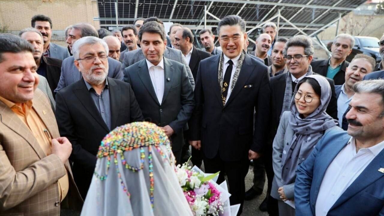 اهدای تجهیزات نیممیلیون دلاری کره جنوبی به کردستان / تأکید استاندار بر اعزام جوانان کردستانی به کره جنوبی برای آموزشهای فنی پیشرفته