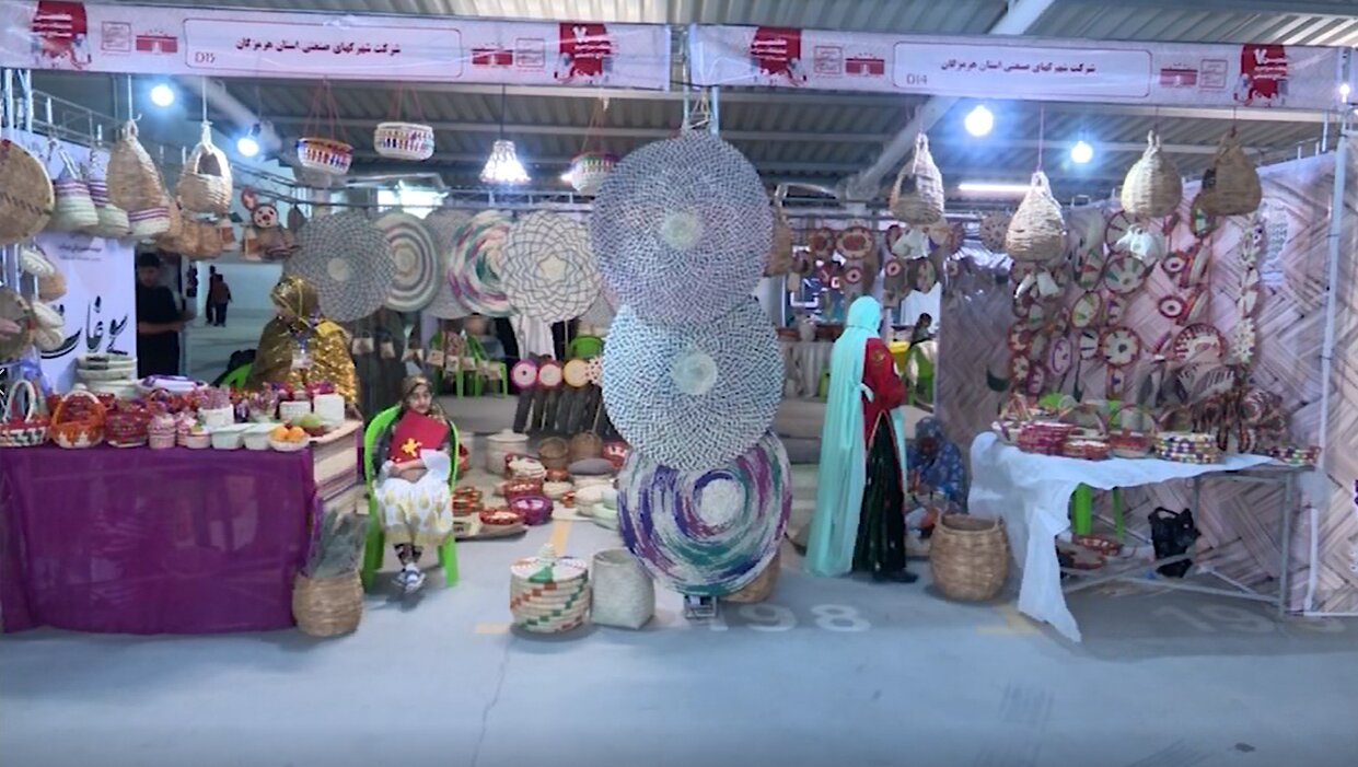 گشایش نمایشگاه  صنایع دستی در سقف بندرعباس مال