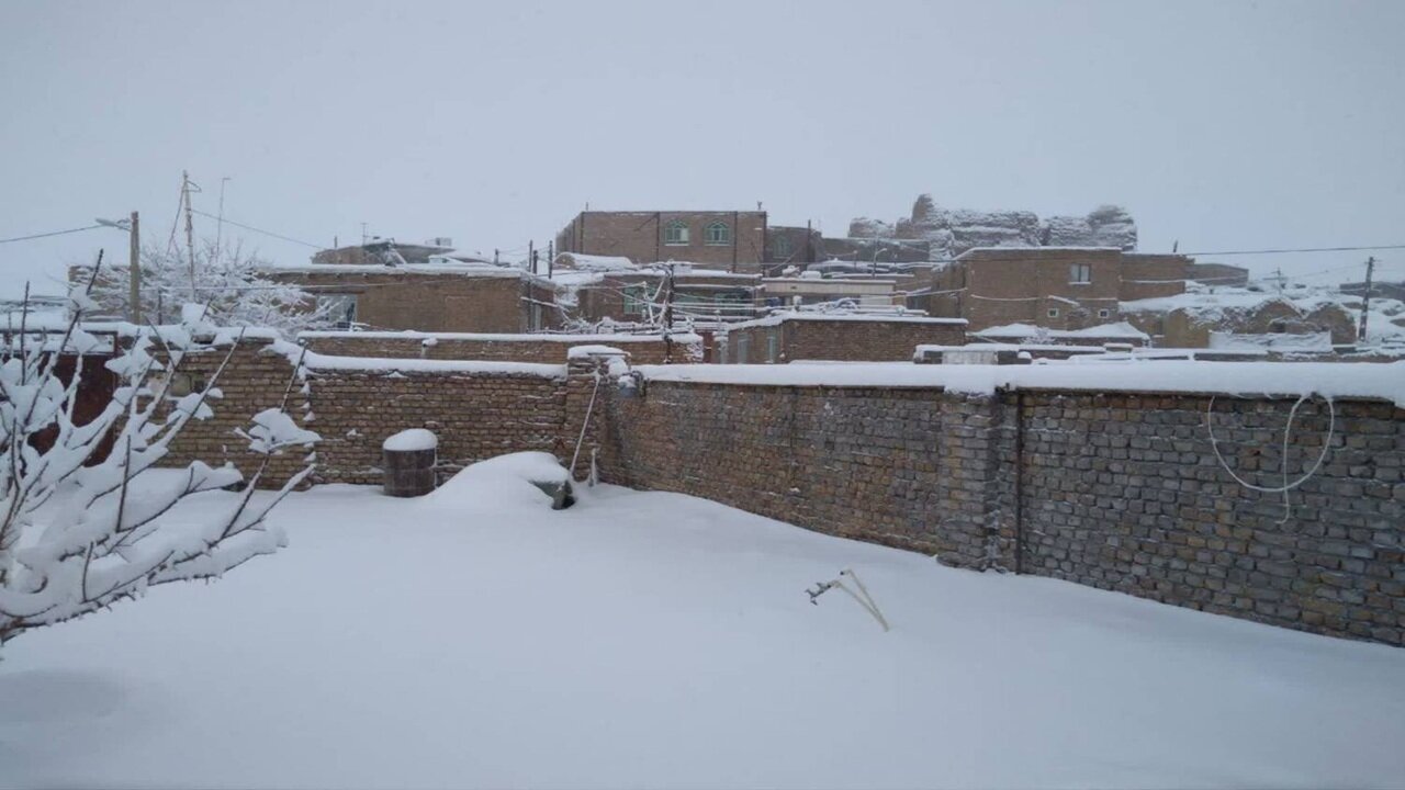 گشت و گذار زمستانی در ارتفاعات روستای درزاب بجستان + عکس