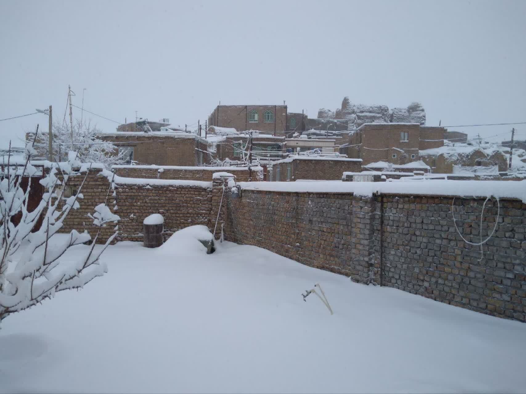 گشت و گذار زمستانی در ارتفاعات روستای درزاب بجستان + عکس