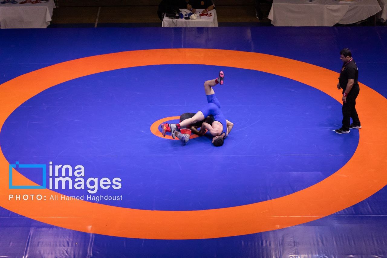 نخستین روز مسابقات کشتی قهرمانی کشور