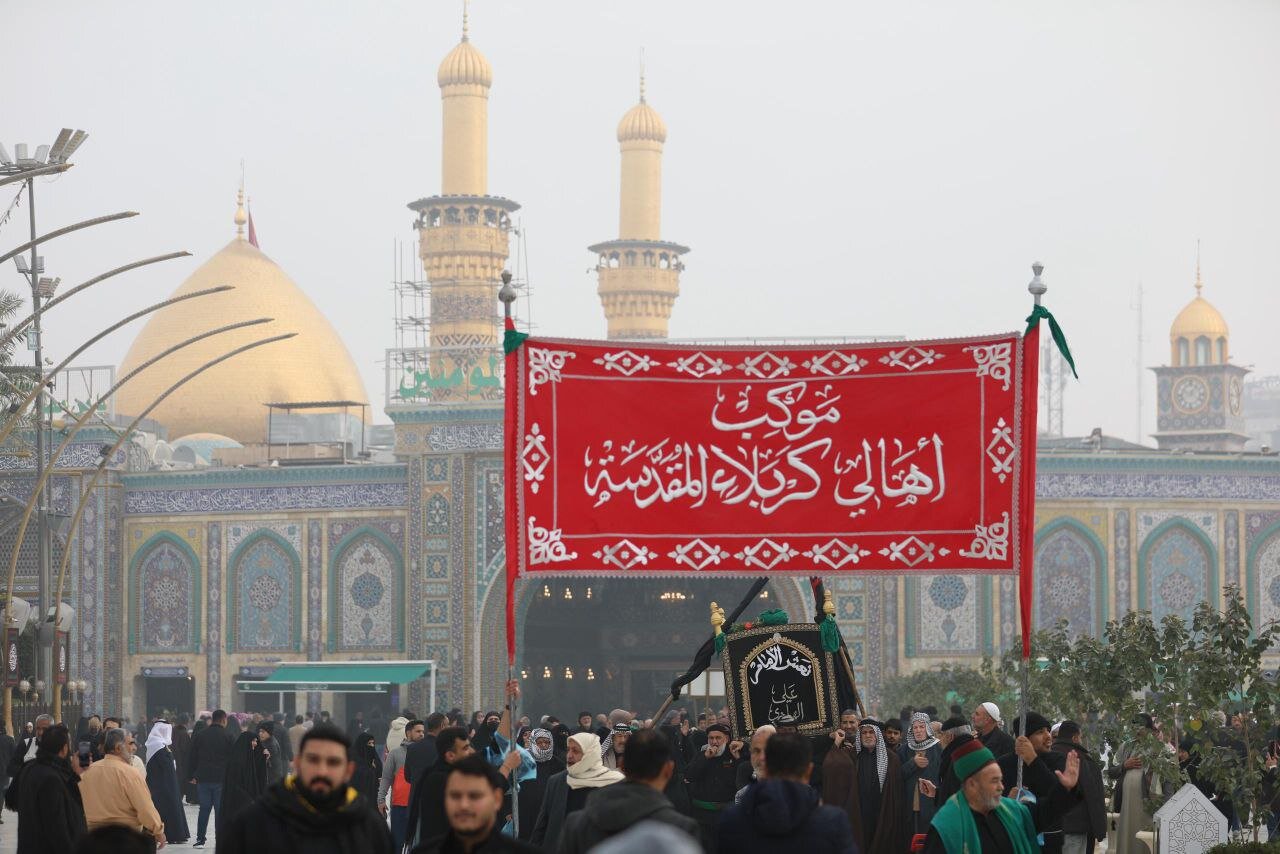 عکس/ تشییع پیکر نمادین امام هادی (ع) در بین الحرمین