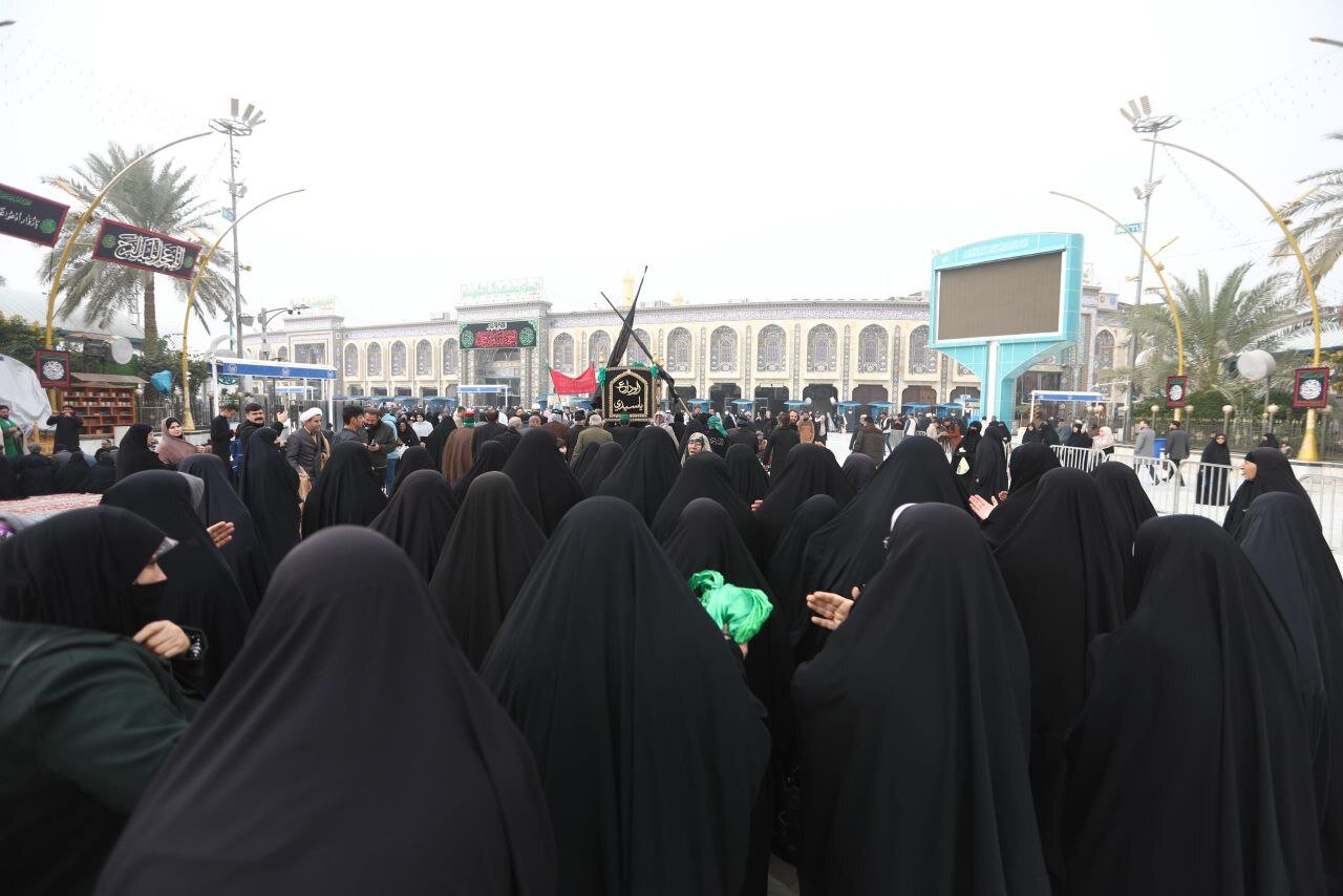 عکس/ تشییع پیکر نمادین امام هادی (ع) در بین الحرمین