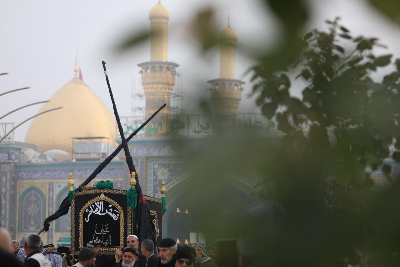عکس/ تشییع پیکر نمادین امام هادی (ع) در بین الحرمین