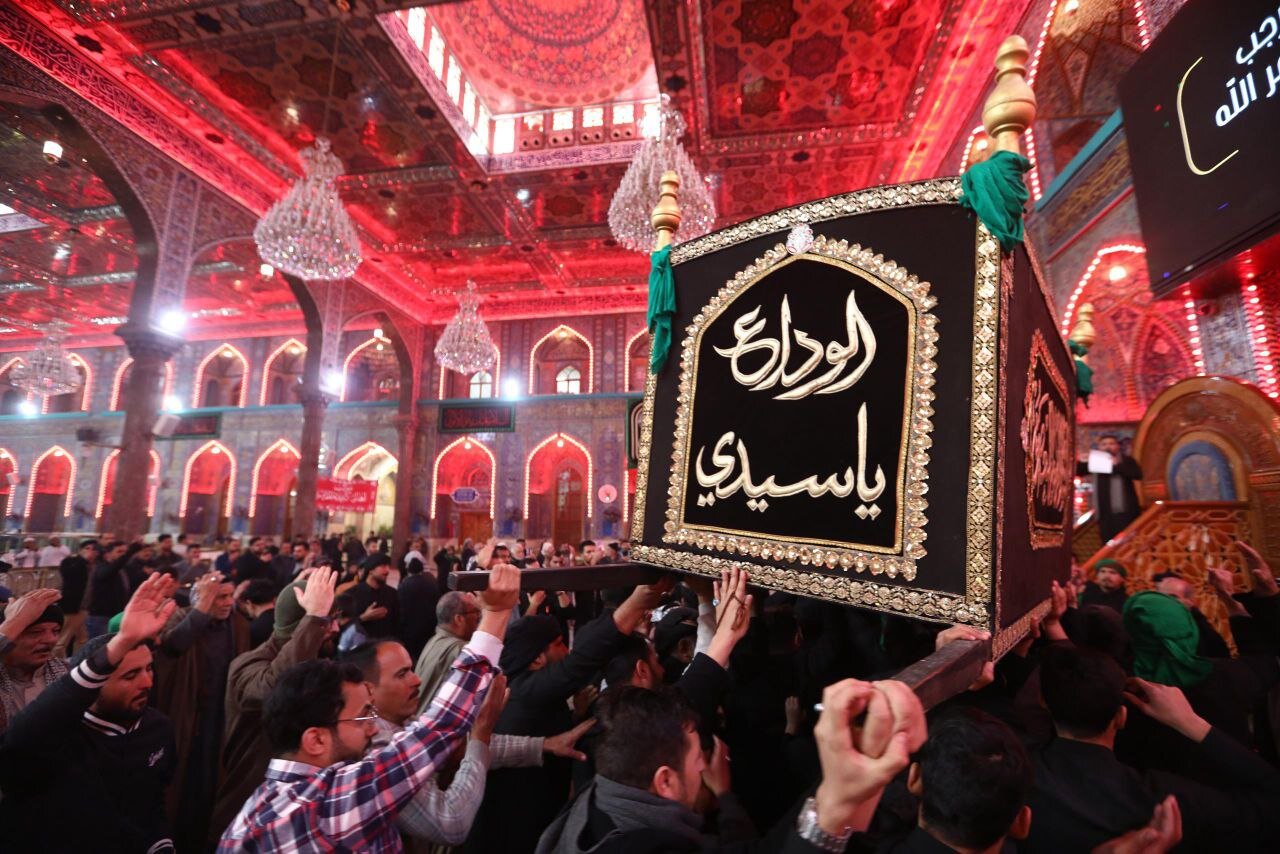 عکس/ تشییع پیکر نمادین امام هادی (ع) در بین الحرمین