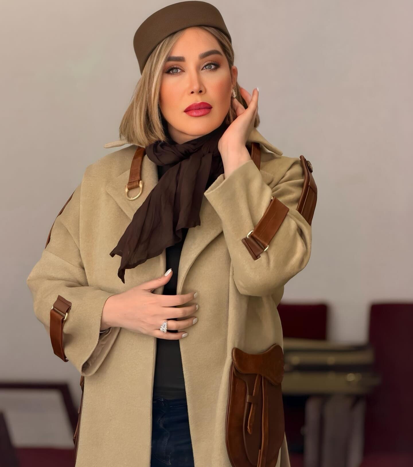 ژستهای خاص سارا منجزیپور در استایل جدیدش جلب توجه کرد