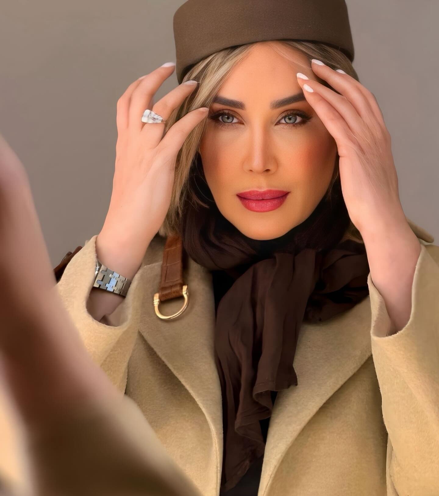 ژستهای خاص سارا منجزیپور در استایل جدیدش جلب توجه کرد