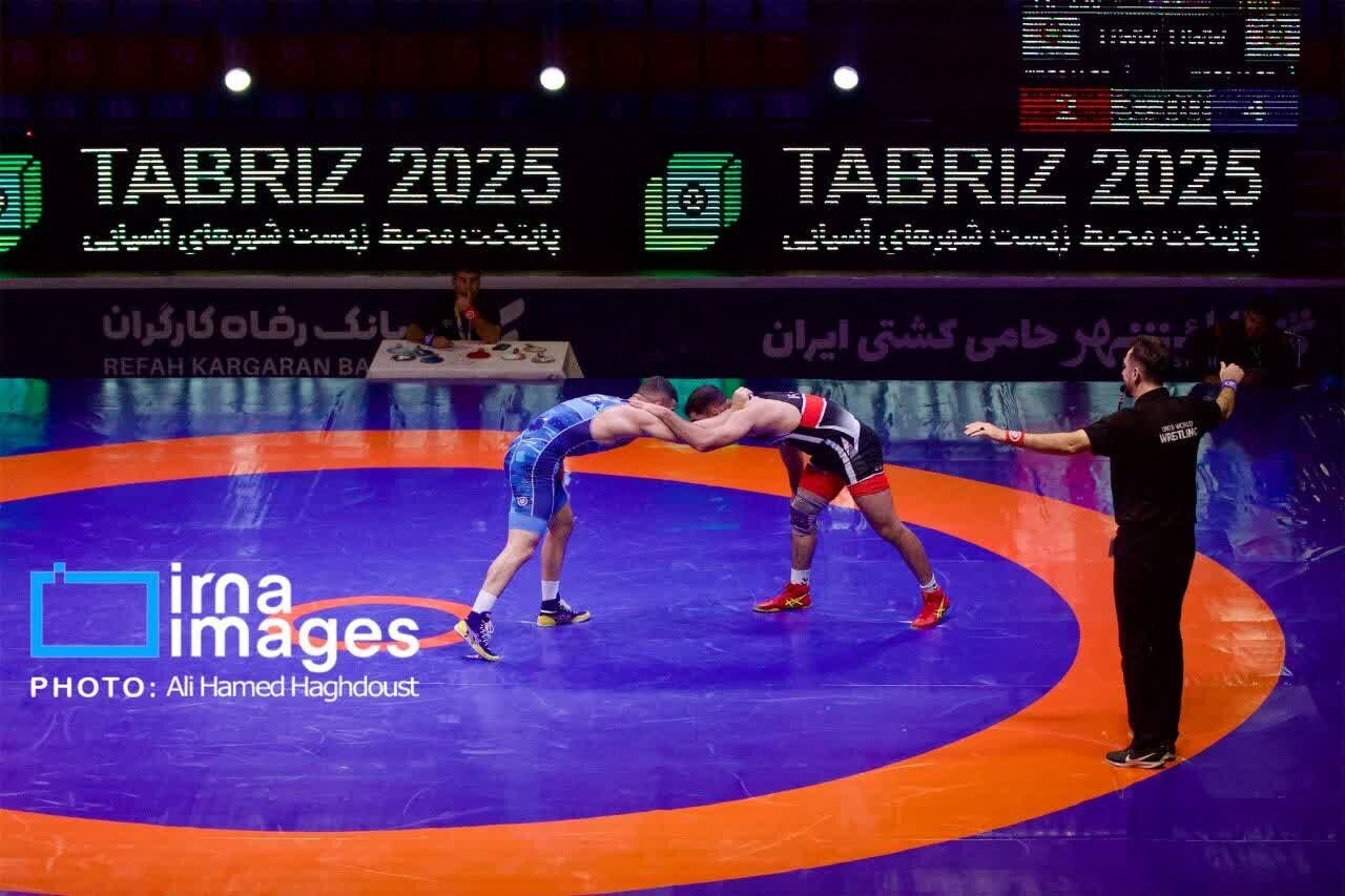 مسابقات کشتی قهرمانی کشور در تبریز آغاز شد