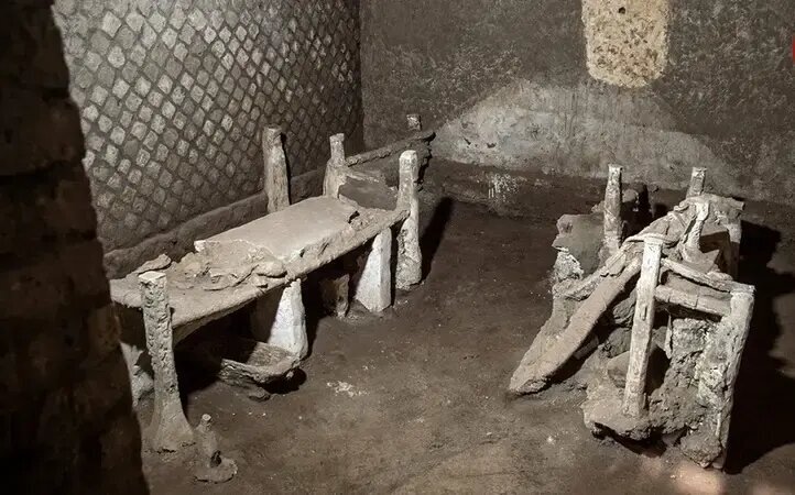 یافتن کوزه‌های «لوبیا» در اتاق مخصوص بردگان در ویلای ۲ هزار ساله | عکس