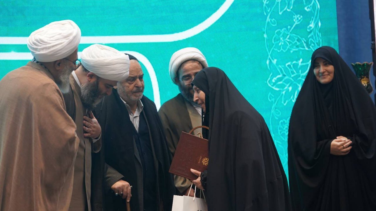 تجلیل از بانوان پیشکسوت عرصه هیأت، شاعران و ستایشگران اهلبیت(ع)