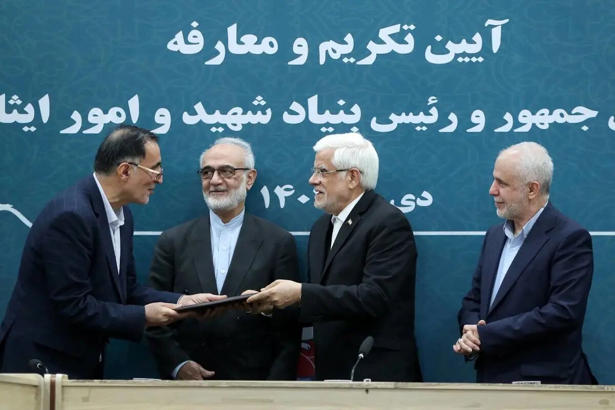 به تشکل‌ها و نخبگان ایثارگر میدان داده شود