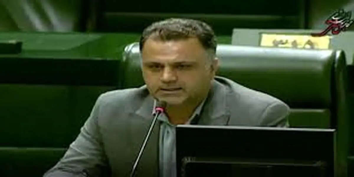 برخی از وابستگان به دولت یا ارکان دیگر حقوق‌های چند صد میلیونی می‌گیرند