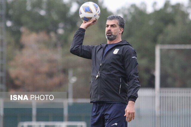 رحمان رضایی: پشت ماجرای زمینهای چمن یک جریان فکری هست/ بِکش بِکش، فوتبال نمیشود