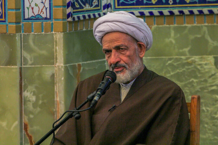 آیت الله فیاضی: سعادت انسان در عبادت و پیروی از ولایت تحقق مییابد