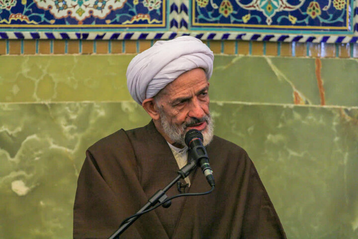 آیت الله فیاضی: سعادت انسان در عبادت و پیروی از ولایت تحقق مییابد