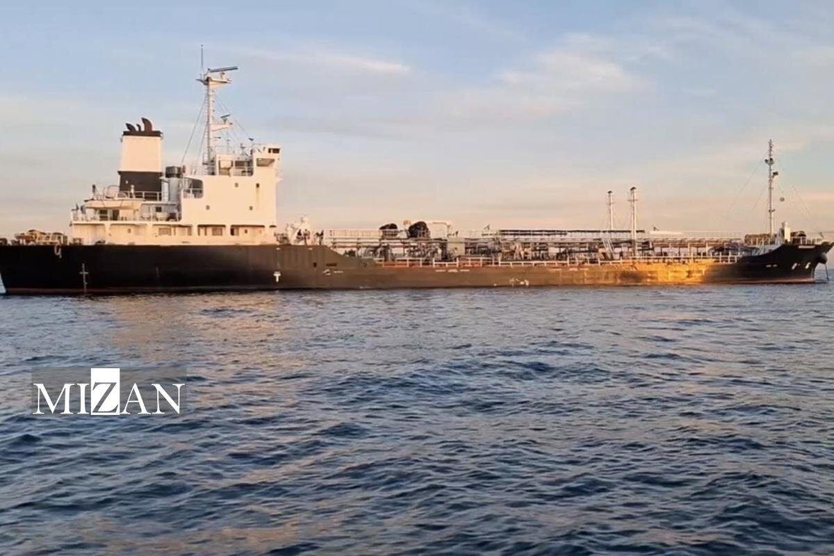 توقیف کشتی حامل ۴ میلیون لیتر سوخت قاچاق در خلیج فارس