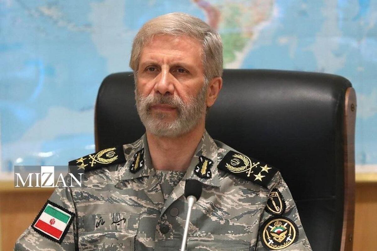 سرلشکر حاتمی: دفاع از میهن بدون حضور آگاهانه زنان، امکان تحقق ندارد