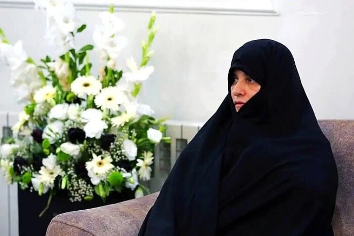 همسر شهید رئیسی از یک شاعر آئینی تقدیر کرد