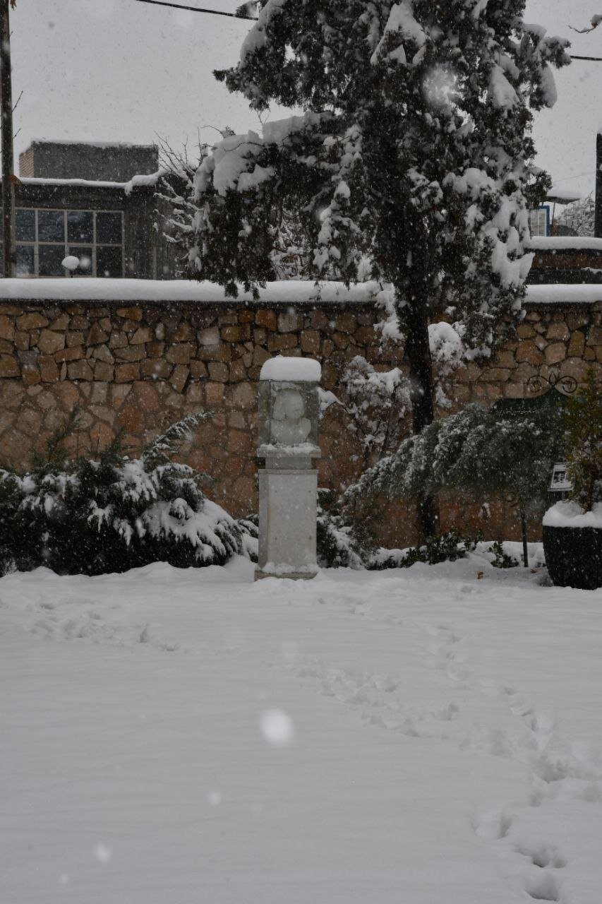 آرامگاه فردوسی در روزهای برفی مشهد